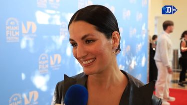 La cineasta venezolana María Corina Ramírez, directora del corto El sofá, habla con DIARIO LAS AMÉRICAS en la inauguración del Festival de Cine de Miami.