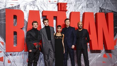 Andy Serkis, Robert Pattinson, Zoe Kravitz, Paul Dano y Jeffrey Wright posan al llegar a la premiere de The Batman en Londres.