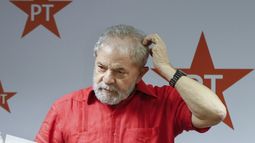 Lula es acusado de obstrucción a la justicia, por supuestas maniobras para intentar comprar el silencio de uno de los exdirectivos de Petrobras.