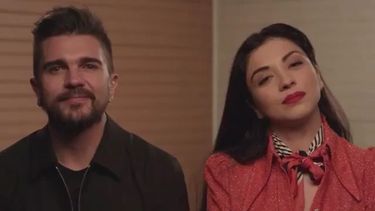 Juanes junto a Mon Laferte.