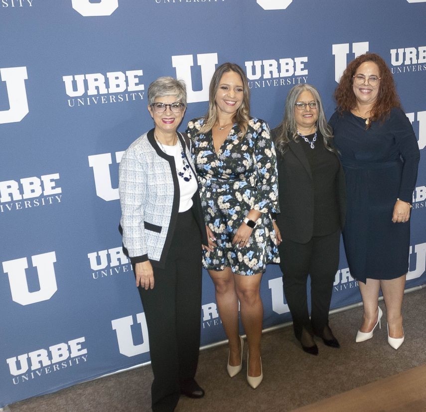 (Der a izquierda): Iliana Lavastida; Sonia Osorio, María Elena Monroy y Donatella Ungreda.