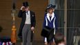 El rey Carlos III de Gran Bretaña y la reina consorte Camila de Gran Bretaña llegan para reunirse con los invitados que asisten a la Garden Party en el Palacio de Buckingham, en Londres, el 3 de mayo de 2023 para celebrar su ceremonia de coronación como rey y reina consorte del Reino Unido y la Commonwealth, el 3 de mayo de 2023.
