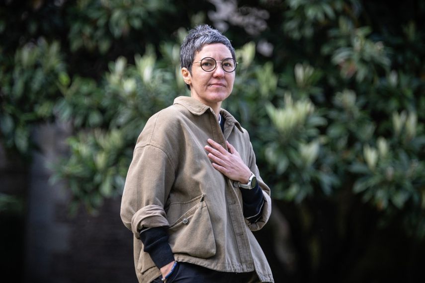 La cineasta panameña Ana Endara posa durante una sesión de fotos en el festival de cine Cinelatino en Toulouse, suroeste de Francia, el 25 de marzo de 2025.&nbsp;