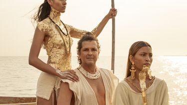 Carlos Vives desaf&iacute;a el tiempo con su &aacute;lbum Cumbiana.