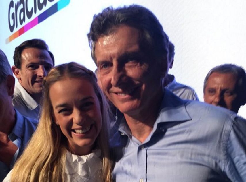 Lilian Tintori, esposa de Leopoldo López,junto al presidente electo en Argentina Mauricio Macri. (TWITTER @liliantintori)