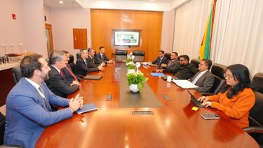 El&nbsp; presidente de Guyana, Irfaan Ali, agradeció y felicitó a las empresas TotalEnergies, Qatar Energy International E&P LLC, y Petronas E&P Overseas Ventures&nbsp;por su interés en invertir en el país