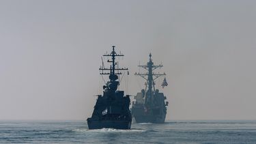 El USS Delbert D. Black y el INS Eilat en aguas del mar Rojo REMITIDA / HANDOUT por CENTCOM