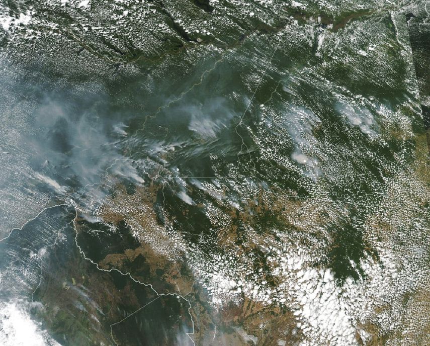 Esta imagen satelital proporcionada por la NASA el 13 de agosto de 2019 muestra varios incendios en la selva amazónica brasileña.&nbsp;