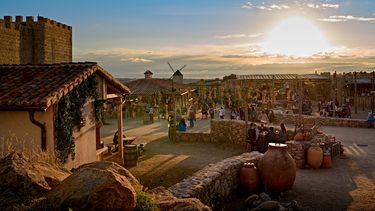 Atardecer en El Arrabal, en Puy Du Fou España.