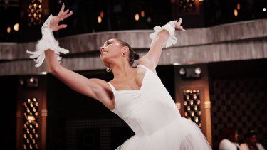 Espectáculo de DXO Collective, con la bailarina Kya Story.