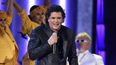 Carlos Vives interpreta Hoy tengo tiempo durante la ceremonia de los Latin Grammy en Las Vegas el 15 de noviembre de 2018. El padre de Vives, el Dr. Luis Aurelio Vives, falleció el lunes 5 de abril de 2021 en Santa Marta, Colombia. Tenía 91 años.