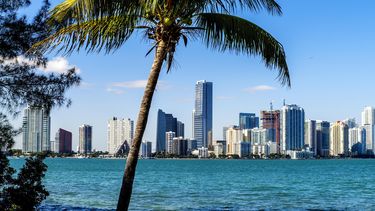 Miami recibe la visita de millones de turistas al año, provenientes de diversos países.