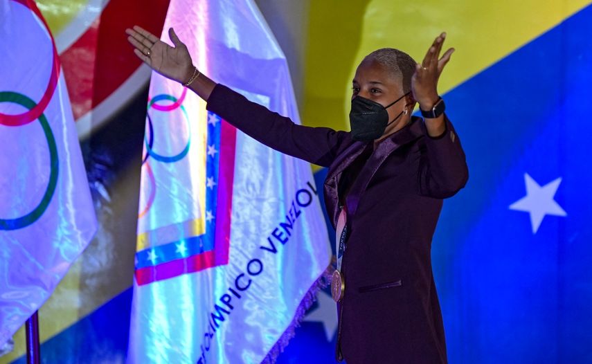 Si el Comité Olímpico Internacional (COI) llega a desconocer al Comité Olímpico Venezolano (COV), atletas como yulimar Rojas tendrán que disputar competiciones mundiales bajo la imagen de refugiados y no con la bandera de Venezuela