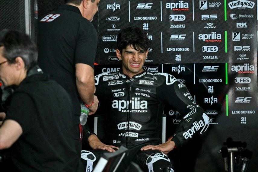 El piloto español de Aprilia Racing, Jorge Martín, reacciona durante el primer día de pruebas de pretemporada de Moto GP 2025 en el Circuito Internacional de Sepang en Sepang el 5 de febrero de 2025. Jorge Martín se perderá la primera carrera de la temporada, este fin de semana en Tailandia, debido a una lesión en su mano izquierda, anunció su equipo Aprilia el 24 de febrero de 2025.&nbsp;