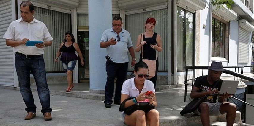 Apenas el 3,4% de los hogares cubanos tenía conexión a internet en 2013. (TWITTER)