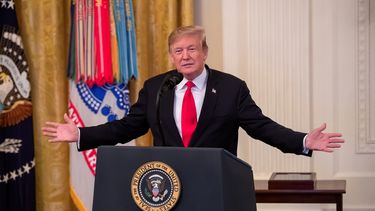 El presidente Donald Trump participa en una ceremonia en la Sala Este de la Casa Blanca, en Washington, el 27 de marzo de 2019.