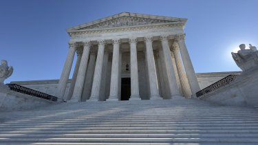 Escalinata que da acceso a la sede de la Corte Suprema de Justicia de Estados Unidos.