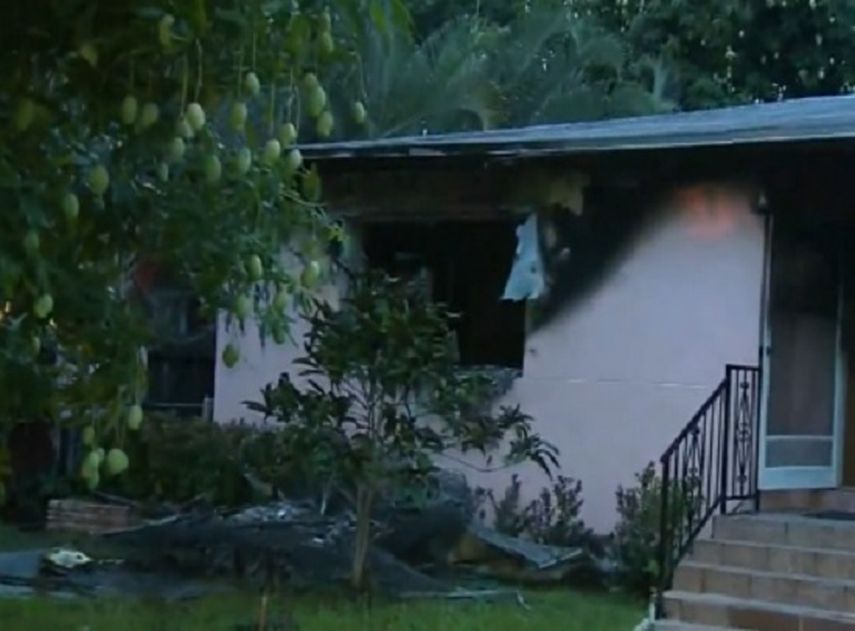 Así quedó la vivienda localizada en la calle 134 del noreste. (CORTESÍA CBSMIAMI)