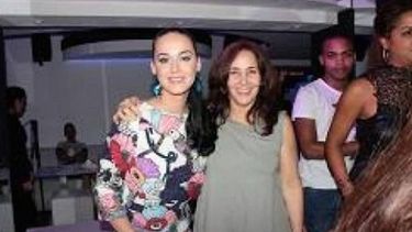La cantante Katy Perry y la sexóloga Mariela Castro (FACEBOOK). 