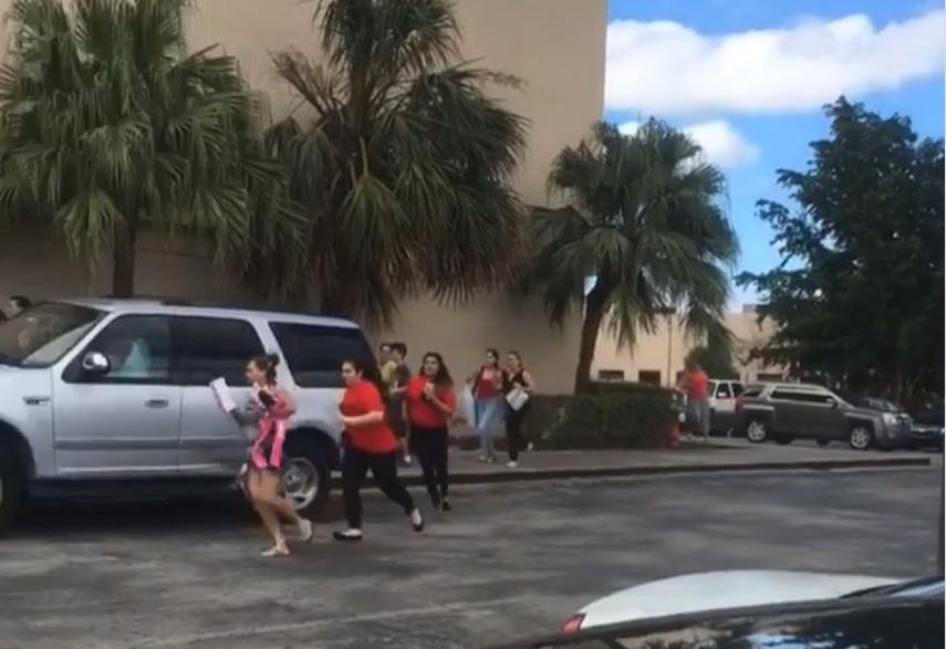 Falsa alarma por disparos provoca caos en el Centro Comercial Westland.