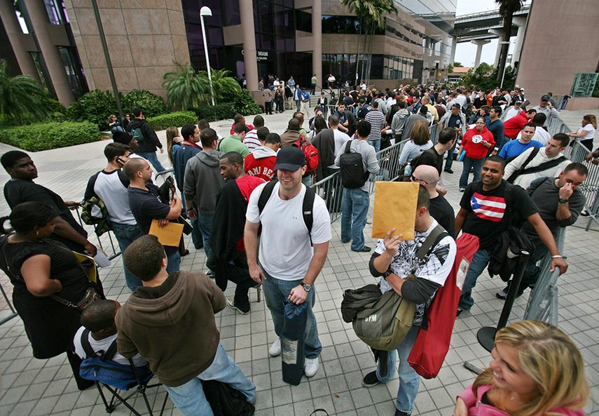 El desempleo ha descendido de 12.9% en junio de 2009 a 6.1% en julio de 2015, según los datos publicados por Department of Economic Opportunity. Sin embargo, hay analistas que afirman que la cifra verdadera podría rondar el 25%. (EFE)