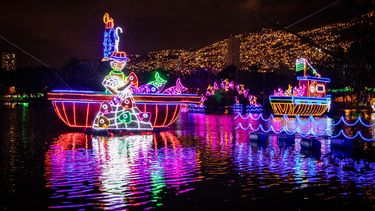 Los alumbrados navide&ntilde;os de Medell&iacute;n cada a&ntilde;o atraen a m&aacute;s turistas.