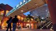 Fachada del reconocido centro de compras Dolphin Mall.
