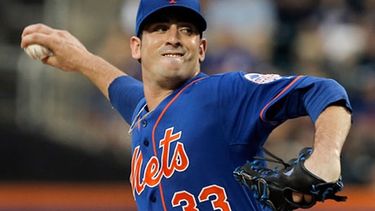 Harvey regresó de una Tommy Jhon para guiar a su equipo a la Serie Mundial. (REUTERS)