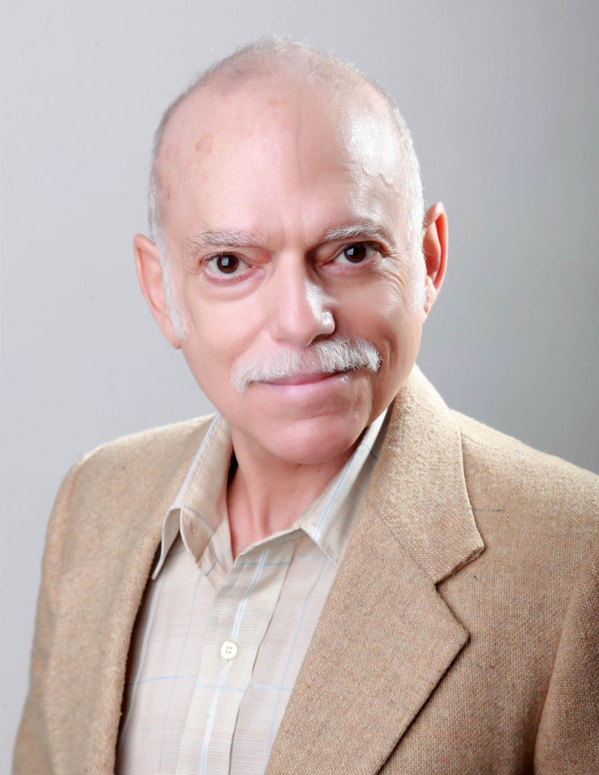 El actor, director y dramaturgo Héctor Santiago.