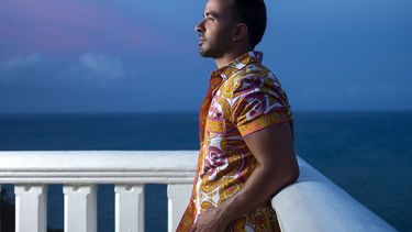 El cantautor boricua Luis Fonsi comparte el tema Calypso con la rapera jamaiquina de origen británico Stefflon Don.
