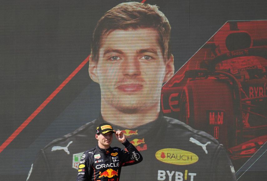 Verstappen se escapa con triunfo en Francia y abandono de Leclerc