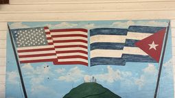 La base de EEUU en Guantánamo, un punto de luz en una isla a oscuras y en crisis