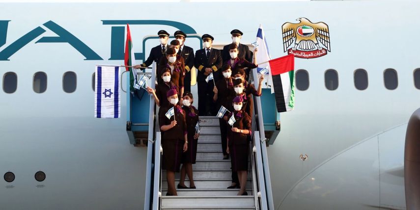 Un avión de la aerolínea emiratí Etihad Airways se convirtió &nbsp;este lunes en el primer vuelo de pasajeros de este país del Golfo que aterriza en Israel, luego de la normalización de relaciones con el apoyo de Estados Unidos.