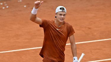 El danés Holger Rune lo vuelve a hacer y derrotó al noruego Casper Ruud en el Masters 1000 de Roma para alcanzar la final, después de eliminar a los favoritos