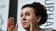 En esta foto del 11 de octubre de 2019, la escritora polaca laureada con el premio Nobel, Olga Tokarczuk, durante una conferencia de prensa en Duesseldorf, Alemania. Tokarczuk rechaz&oacute; el viernes 25 de septiembre del 2020 una ciudadan&iacute;a honoraria de la regi&oacute;n de Polonia donde vive porque tendr&iacute;a que compartir el honor con un obispo cat&oacute;lico que ha hecho declaraciones hostiles contra la comunidad LGBT.&nbsp;