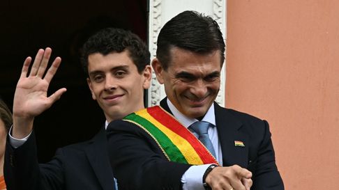 En América Latina, el triunfo de Rodrigo Paz en Bolivia marcó un hito; el nuevo presidente celebra en la ceremonia presidencial, tras las elecciones en Bolivia.