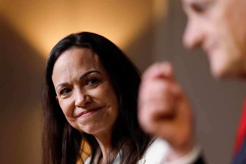 María Corina Machado, Nobel de la Paz, en su primera conferencia de prensa junto al el primer ministro de Noruega&nbsp; Jonas Gahr Støre, el jueves 11 de diciembre de 2025.