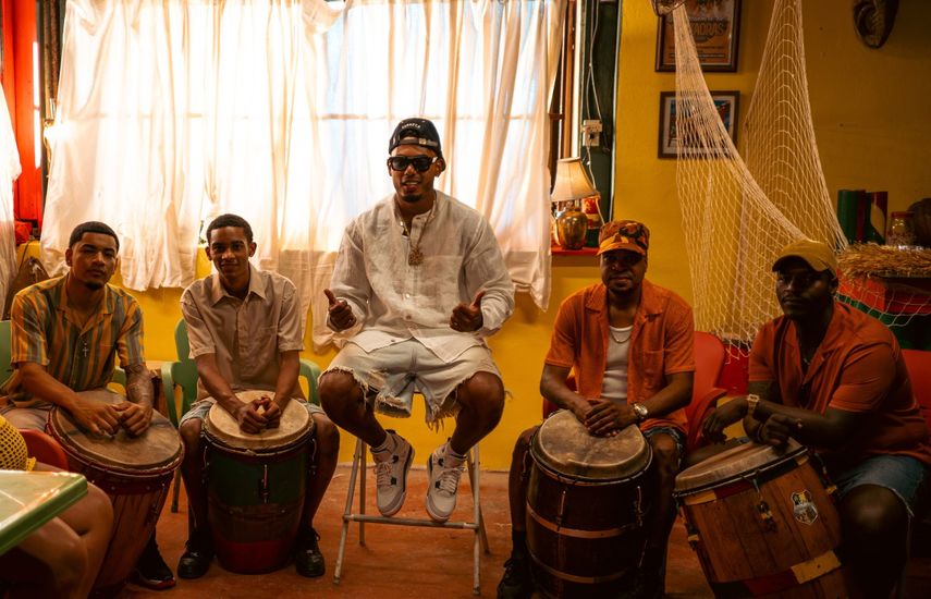 Myke Towers comparte sus ritmos caribeños en el disco Island Boyz