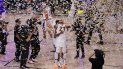 Jugadores de los Lakers de Los Ángeles festejan después de conquistar el título de la NBA tras derrotar al Heat de Miami 106-93 en el sexto partido de la final, el domingo 11 de octubre de 2020, en Lake Buena Vista, Florida Jugadores de los Lakers de Los Ángeles festejan después de conquistar el título de la NBA tras derrotar al Heat de Miami 106-93 en el sexto partido de la final, el domingo 11 de octubre de 2020, en Lake Buena Vista, Florida