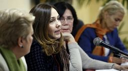 Robar no es más digno que prostituirse y lo que pasa es que Mariela Castro (2-zq.) nunca tuvo que elegir entre estas dos opciones, dice una de las mujeres que ejerce la prostitución en Cuba.&nbsp;