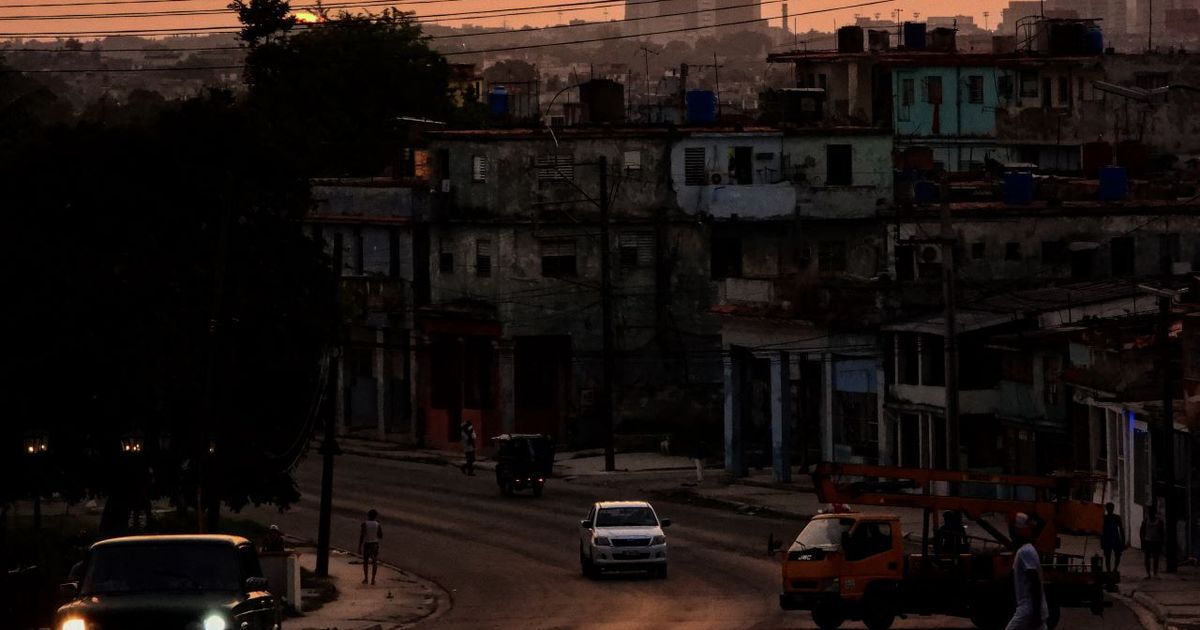 Los habaneros arrastran el sueño durante el día por asfixiante calor y apagones nocturnos