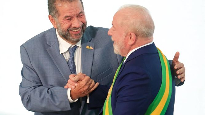 El presidente Luiz Inácio Lula da Silva, con su popularidad en declive, aceptó el 2 de mayo de 2025 la renuncia de su ministro de Seguridad Social en medio de un escándalo de corrupción por un supuesto plan nacional para defraudar a jubilados y pensionados, informó el gobierno.&nbsp;