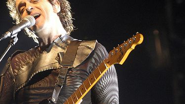 Lilian Clark, la madre de Gustavo Cerati, se emocionó porque cuatro años después, la gente se sigue acordando de su hijo que permanece en coma. (EFE)