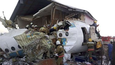 al menos 12 muertos tras accidente de avion en kazajistan