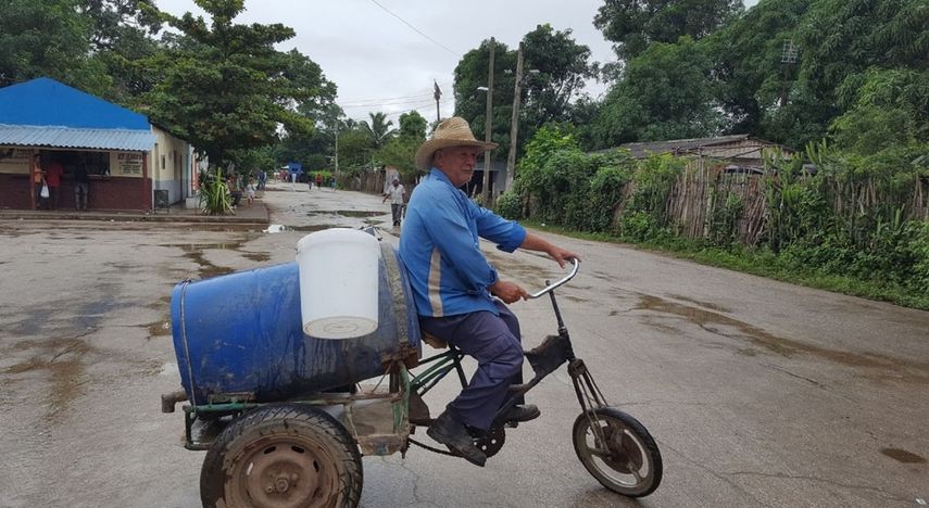 En la foto un vendedor de agua en Cuba