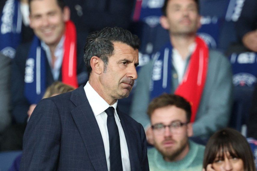 El exfutbolista portugués Luis Figo asiste al partido de ida de los cuartos de final de la Liga de Campeones de la UEFA entre el Paris Saint-Germain (PSG) y el Liverpool FC en el Parque de los Príncipes de París el 8 de abril de 2026.&nbsp;