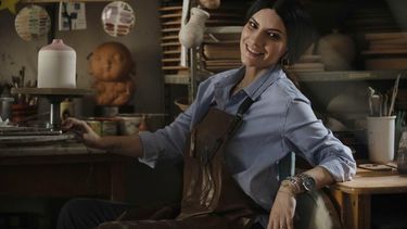 En esta imagen difundida por Amazon Studios, Laura Pausini en una escena de Laura Pausini - Un placer conocerte, que se estrena el jueves 7 de abril en Prime Video.