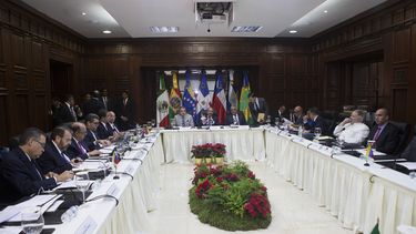 A este diálogo acuden los partidos con más diputados de la oposición  venezolana, con la esperanza de lograr garantías electorales de cara a  los comicios presidenciales previstos para 2018.
