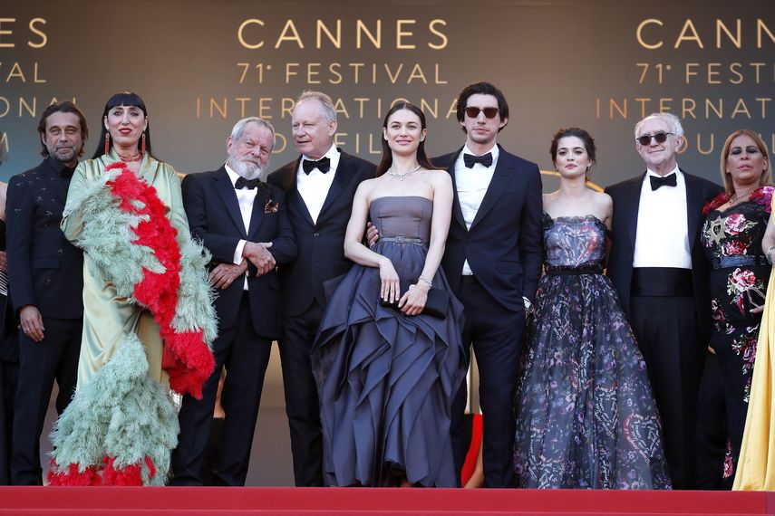 El elenco de El hombre que mató a Don Quijote: Jordi Molla, Rossy de Palma, Terry Gilliam, Stellan Skarsgard, Olga Kurylenko, Adam Driver, Joana Ribeiro,&nbsp;Jonathan&nbsp;Pryce y Alessandra Lo Savio, en el Festival de Cannes.&nbsp;