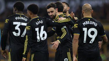 Jugadores del Manchester United celebran tras un gol en un partido de la Premier League, el 8 de diciembre de 2025.